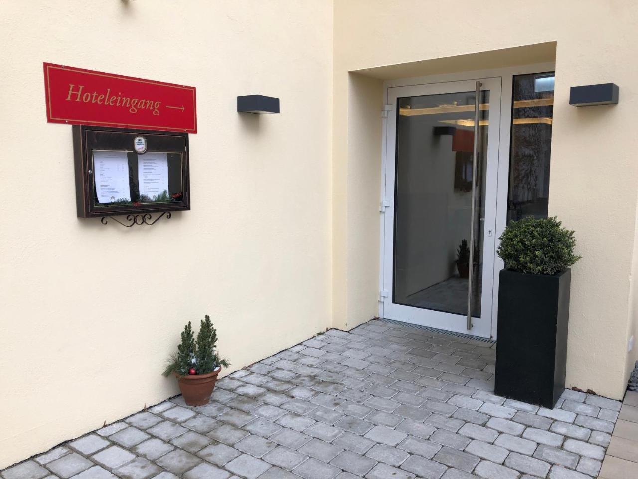 Gasthof Die Krone 施韦比施哈尔 外观 照片